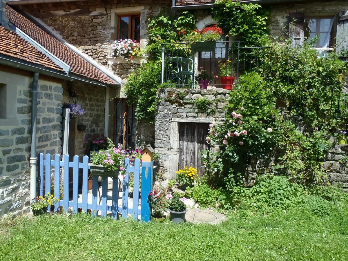 La Maison Du Gue Ecutigny Exterior foto